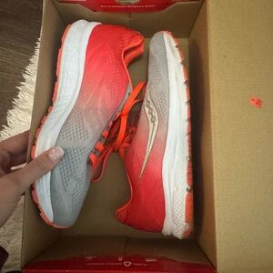 Saucony Vibrant grid nova shoe